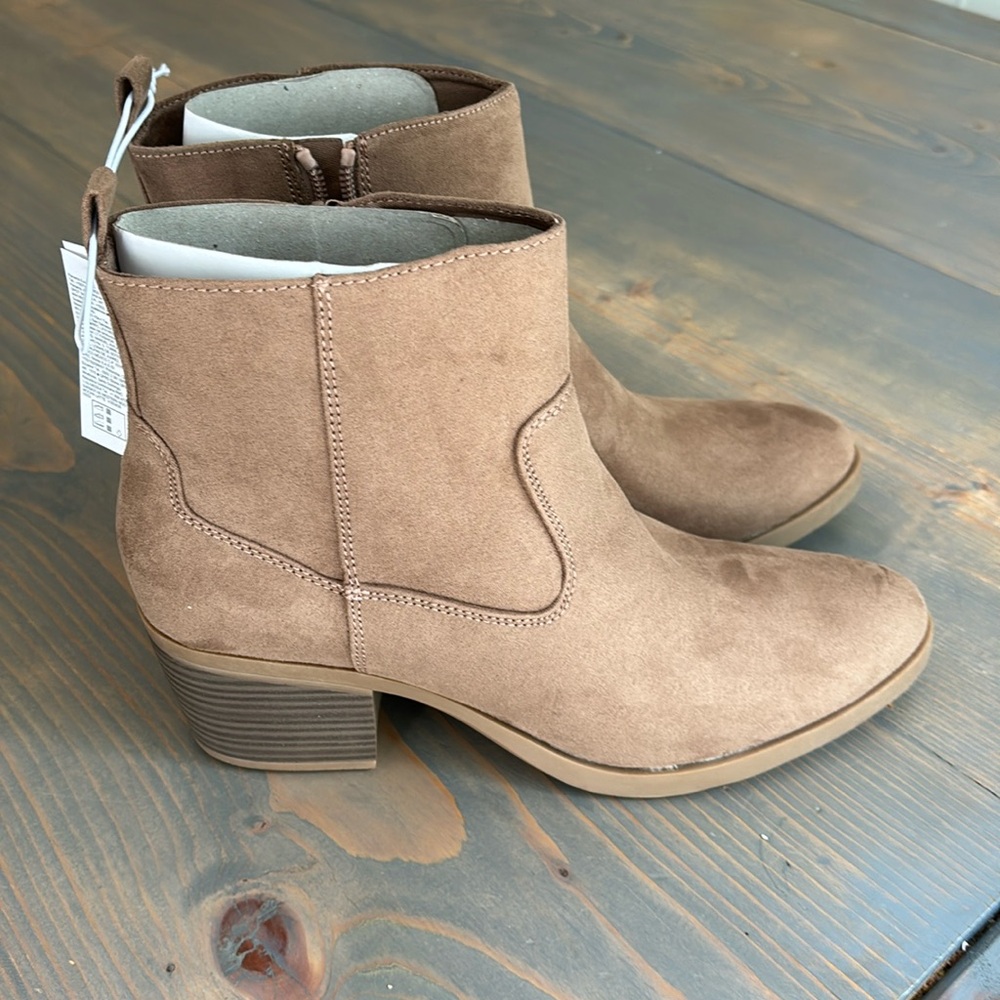 Old Navy Faux Suede western ankle boot size 9.5 women’s NWT